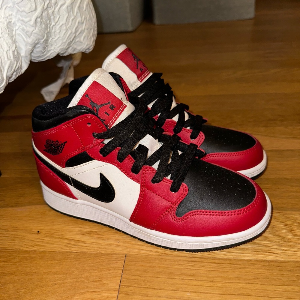 Air Jordan 1 Chicago Black Toe